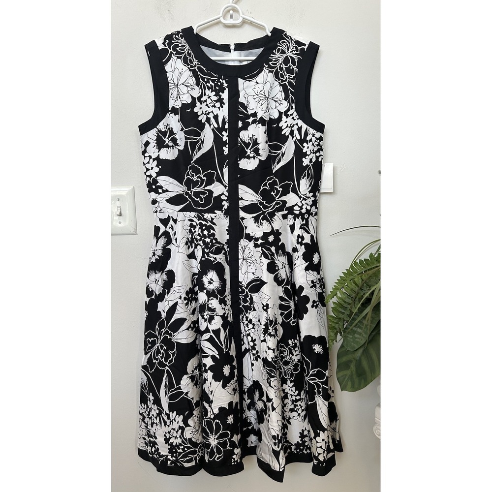 NWT NEIMAN MARCUS 100% Silk Floral Fit & Flare Sleeveless Dress Dark Floral 12